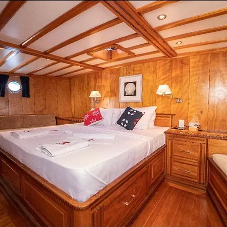 Botel Hka Neta Yachting