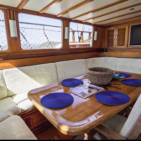Hka Neta Yachting Botel *